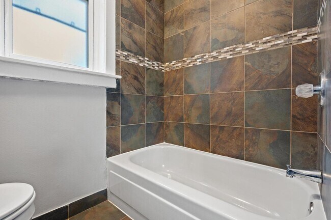 Building Photo - 3752 W Division St