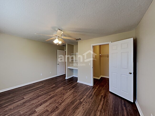 Building Photo - 315 Morningview Dr