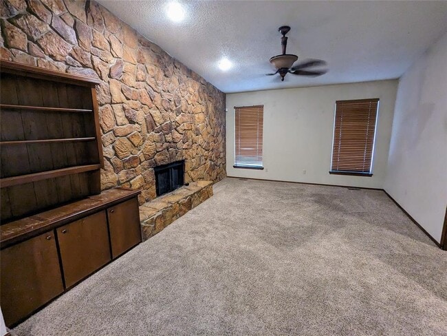 Building Photo - 2116 Oakvista Cir