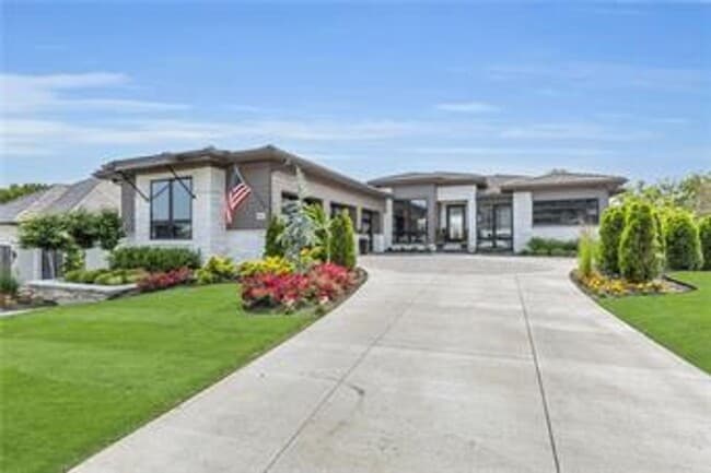 Primary Photo - {5842} Luxury Rental in Forrest Ridge Esta...