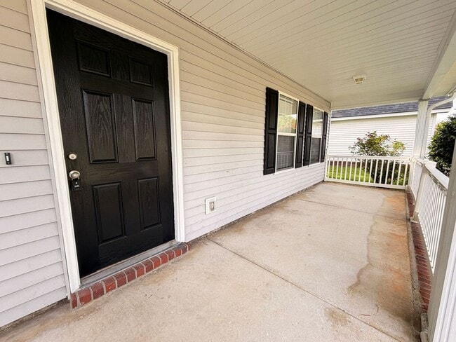 Building Photo - Available now. Beautiful, FULLY REMODELED 3 BR/2.5 BA Home in Tanner Plantation!
