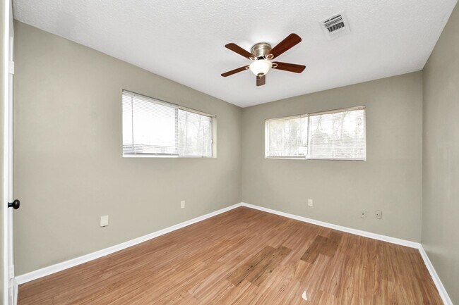 Building Photo - 1006 Perry St