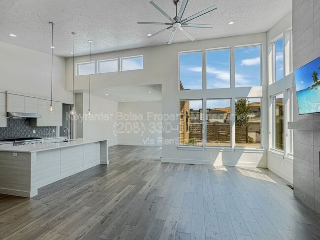 Building Photo - 7024 E Los Carneros Dr