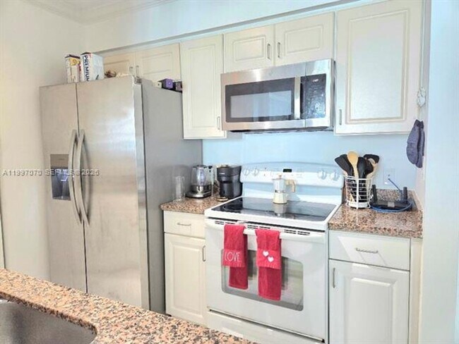 Building Photo - 1155 Brickell Bay Dr