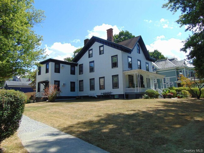 Building Photo - 113 Academy St