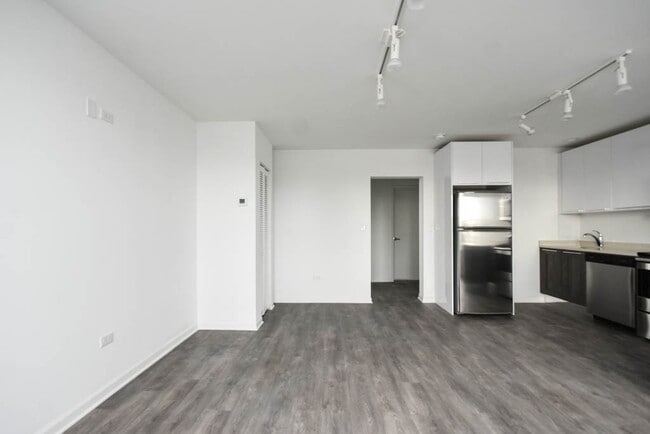 Building Photo - 940 W Winona St