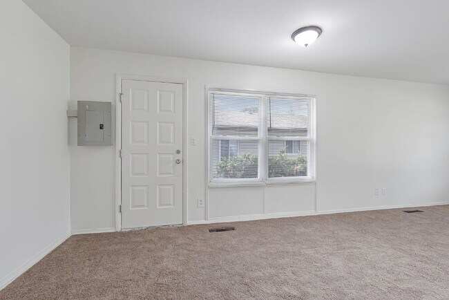 Building Photo - 3BR Ranch Home | Fenced Yard | Attached Garage | Reynoldsburg