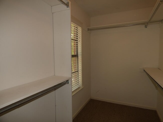 Building Photo - 1695 Belvedere Ct