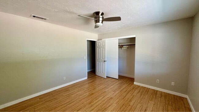 Building Photo - 3339 W Cambridge Ave