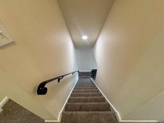 Building Photo - 955 E Main St