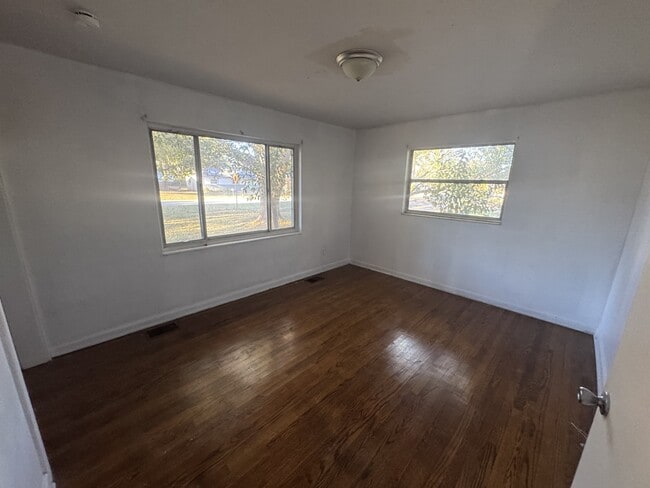 Building Photo - 1722 Pine Ave