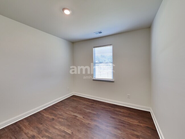 Building Photo - 738 Carnaby Ln