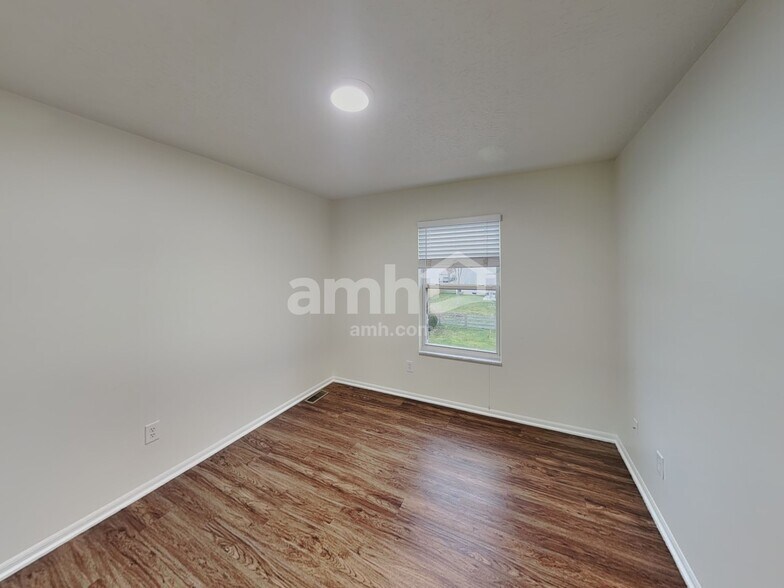 Building Photo - 912 Wallace Dr