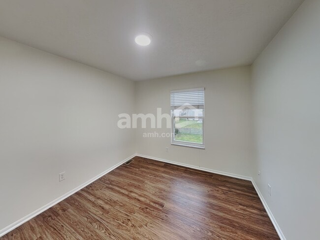 Building Photo - 912 Wallace Dr