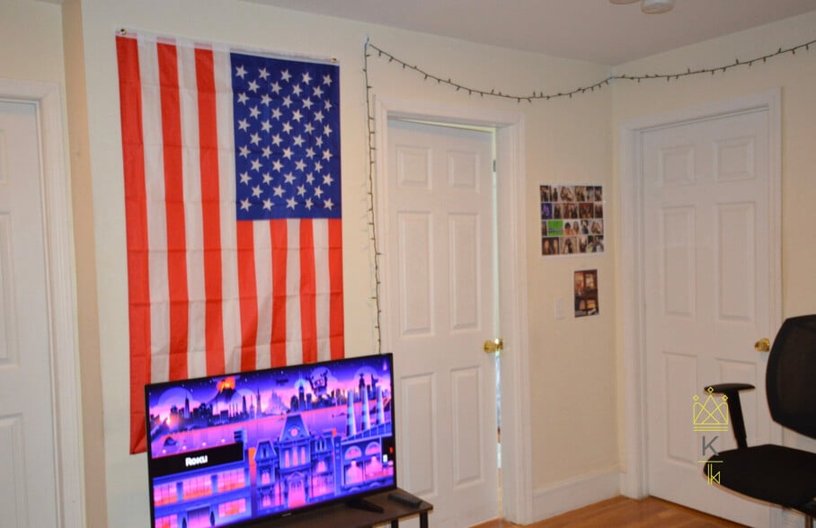 Building Photo - 62 Egmont St