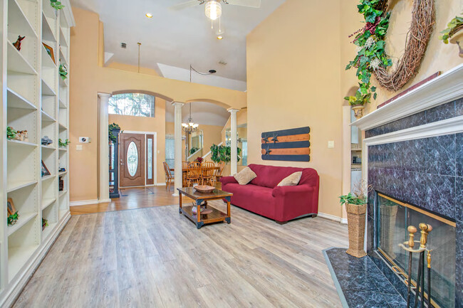 Building Photo - 9503 Legend Isle Dr