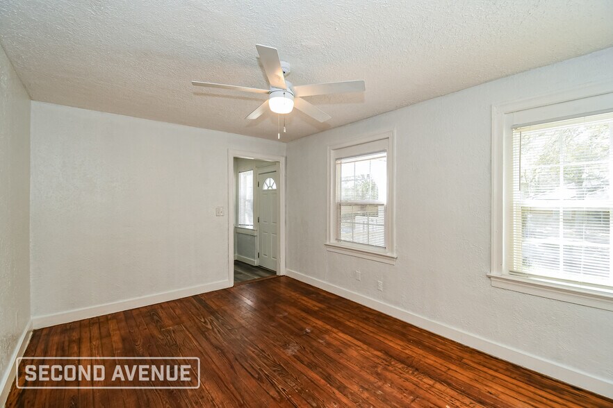 Building Photo - 1585 W 16th St