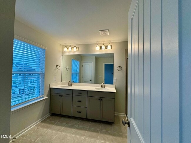 Building Photo - 209 Hickory Plns Rd