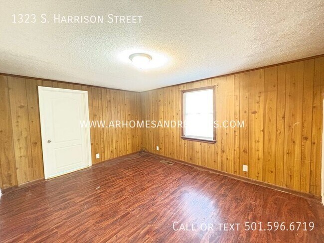 Building Photo - 1323 S Harrison St