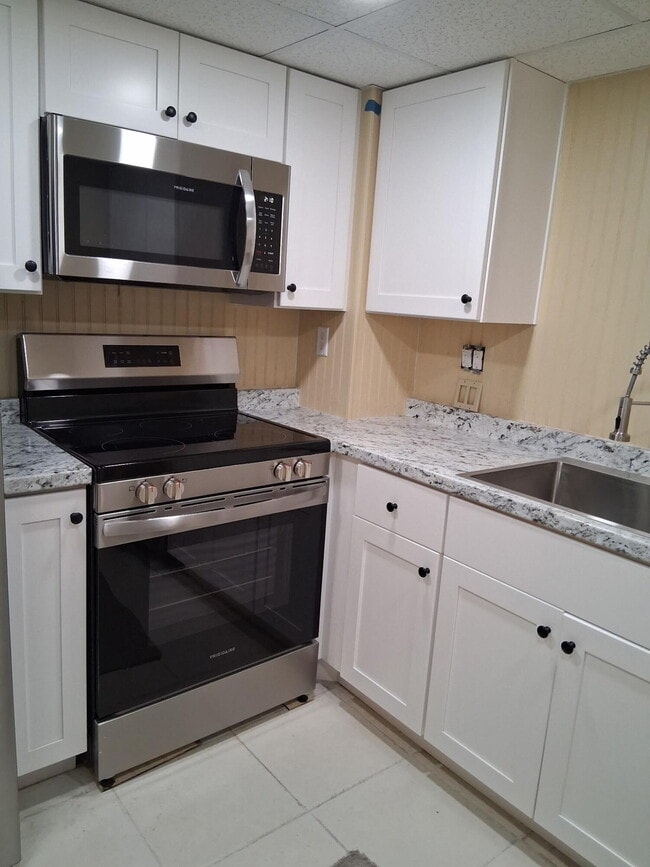 Building Photo - 3540 S Ocean Blvd