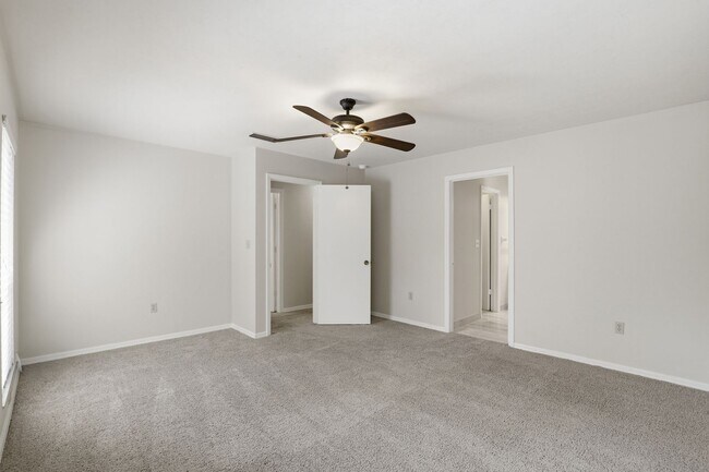 Building Photo - 4 Bedroom, 3 Bath House on 1 Acre in Fox Grove