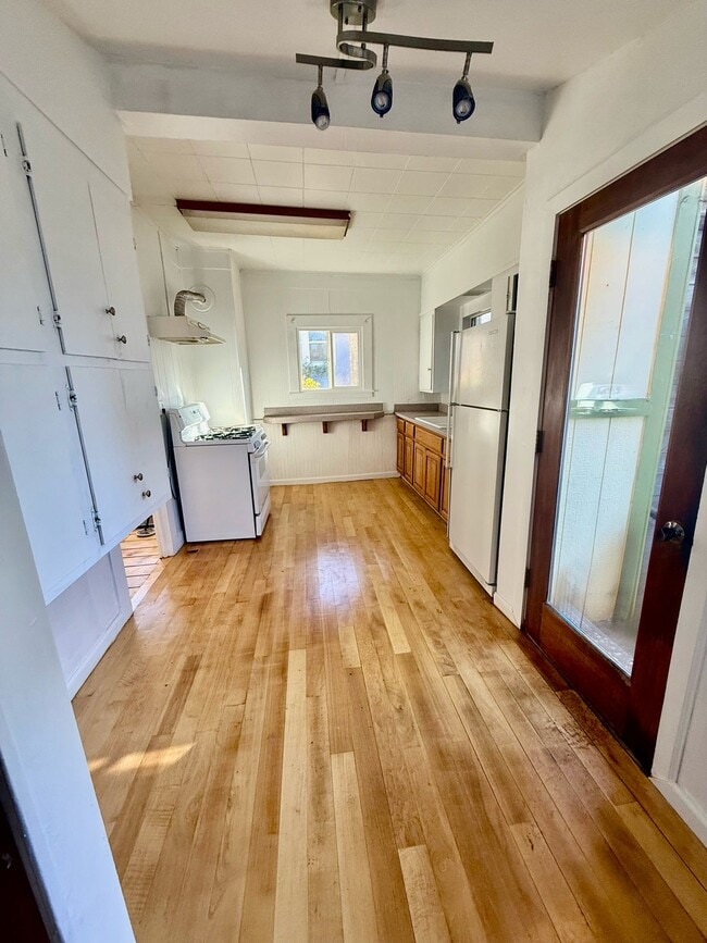 Building Photo - 521 Linden Ave