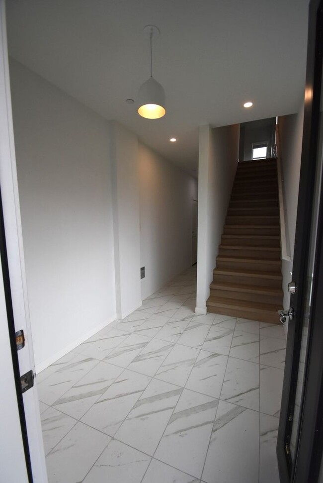 Building Photo - 3Bd/2.5Ba Monroe Townhouse