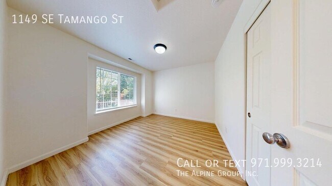 Building Photo - 1149 SE Tamango St