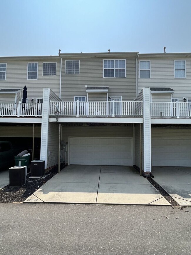 Building Photo - 9956 Kings Parade Blvd