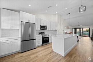 Building Photo - 302 Pinecrest Cir