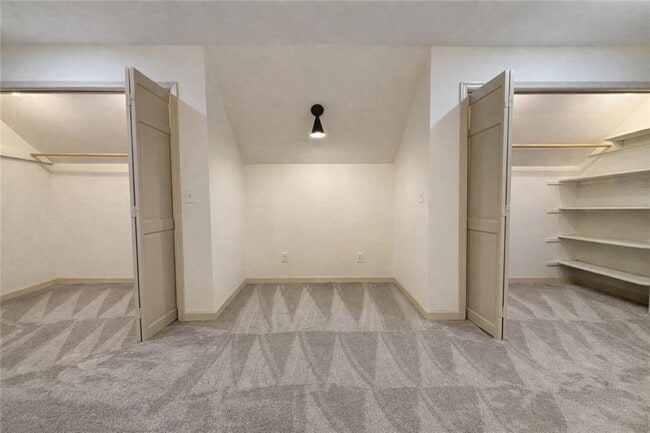 Building Photo - 807 Oak Bridge Ln