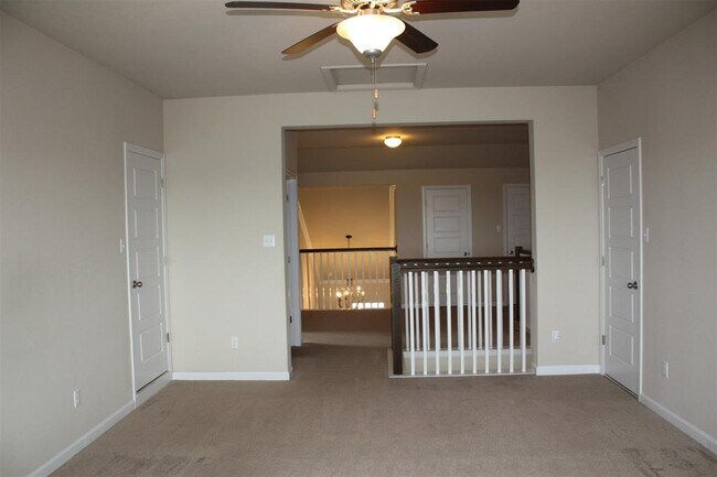 Building Photo - 393 Dayridge Dr