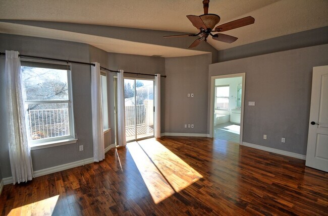 Building Photo - NE Heights Home
