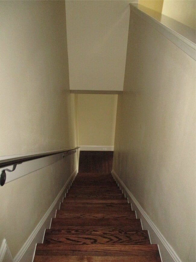 Building Photo - 703 St Charles St