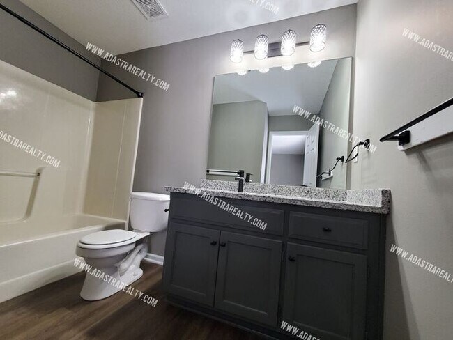 Building Photo - Gorgeous Modern Shawnee Townhome!! So much...