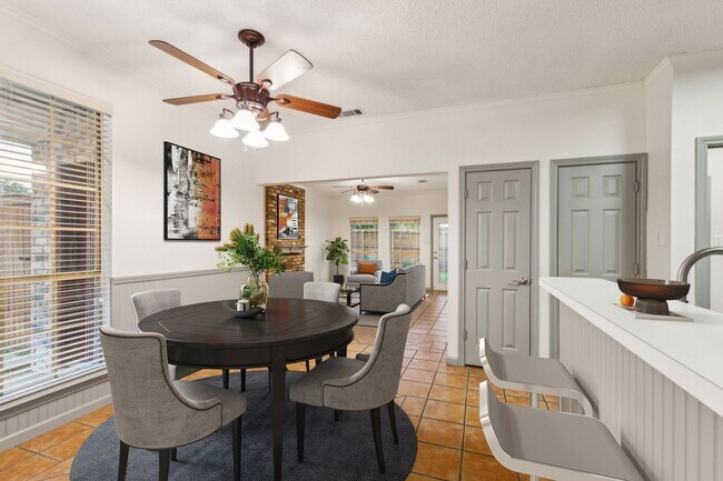 Building Photo - Amazing home - minutes from Grapevine Main...