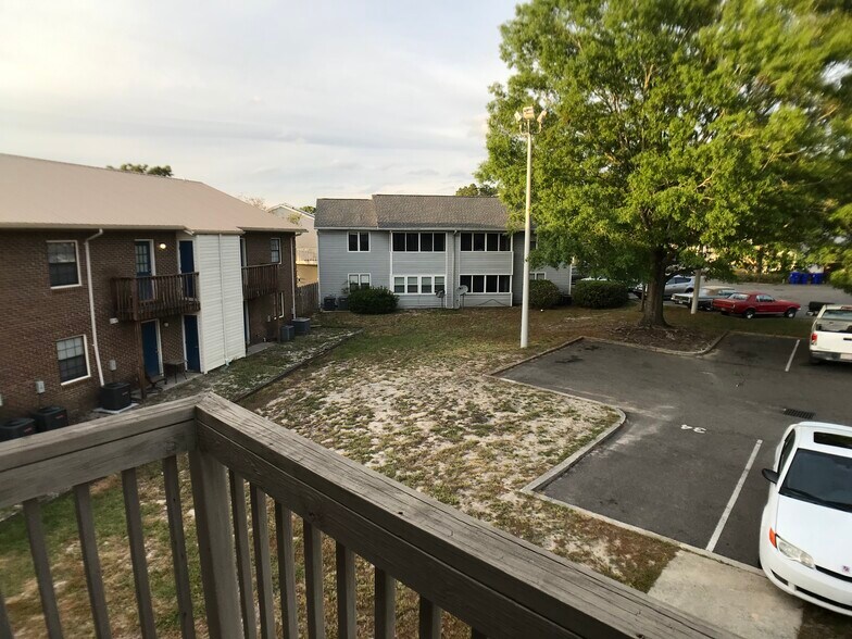 Building Photo - 2536 Flint Dr