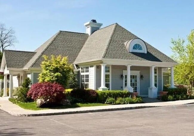 Building Photo - 213 Riverview Dr
