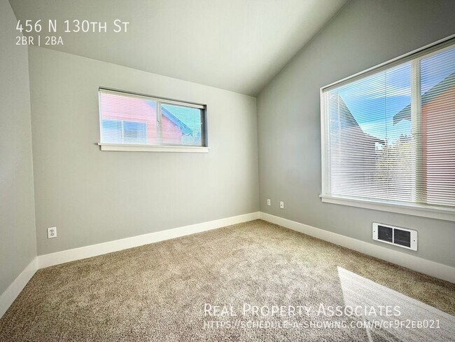 Building Photo - 456 N 130th St