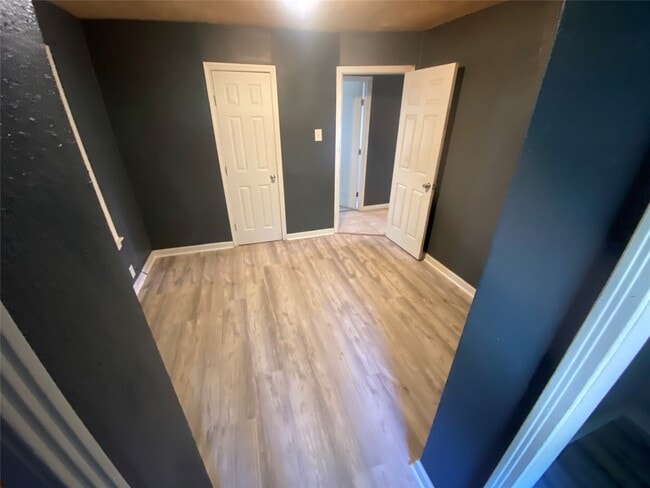 Building Photo - 2103 Holly Dr