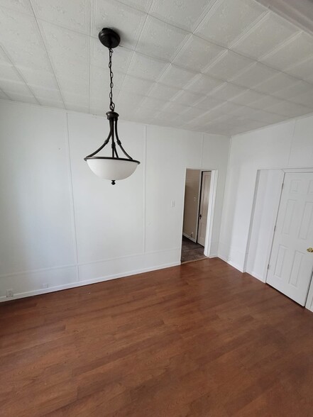 Building Photo - 211-213 Montgomery Ave