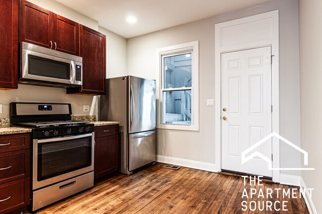 Building Photo - 2509 W Diversey Ave