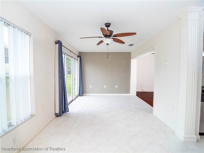 Building Photo - 2508 Manor Dr