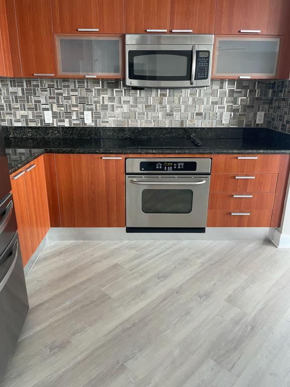 Building Photo - 241 Riverside Dr