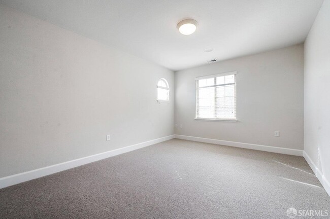 Building Photo - 72 Golden Aster Ct