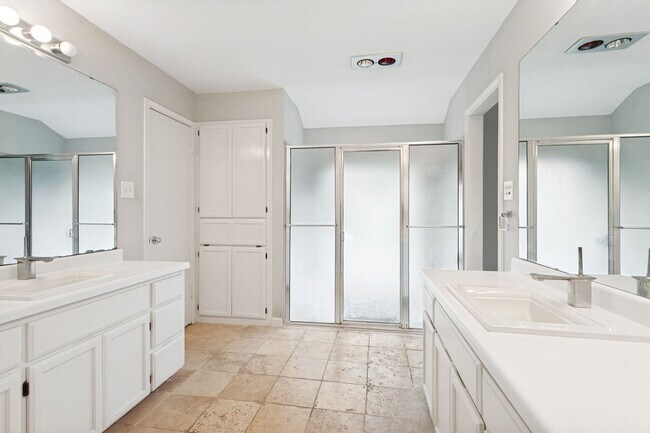 Building Photo - RENOVATED 3-BEDROOM HOME IN BRAUN STATION