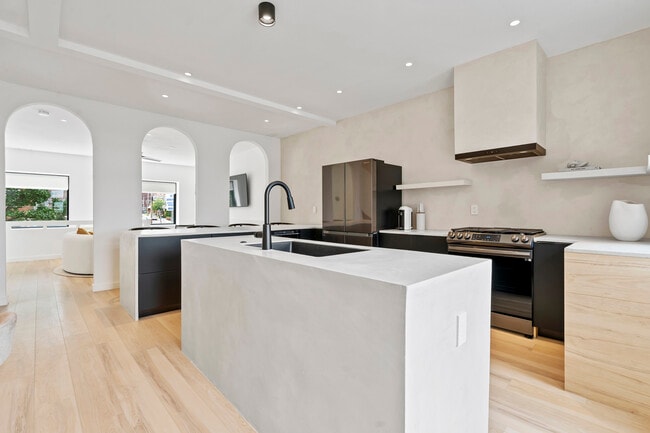 Building Photo - 4037 Penn Ave