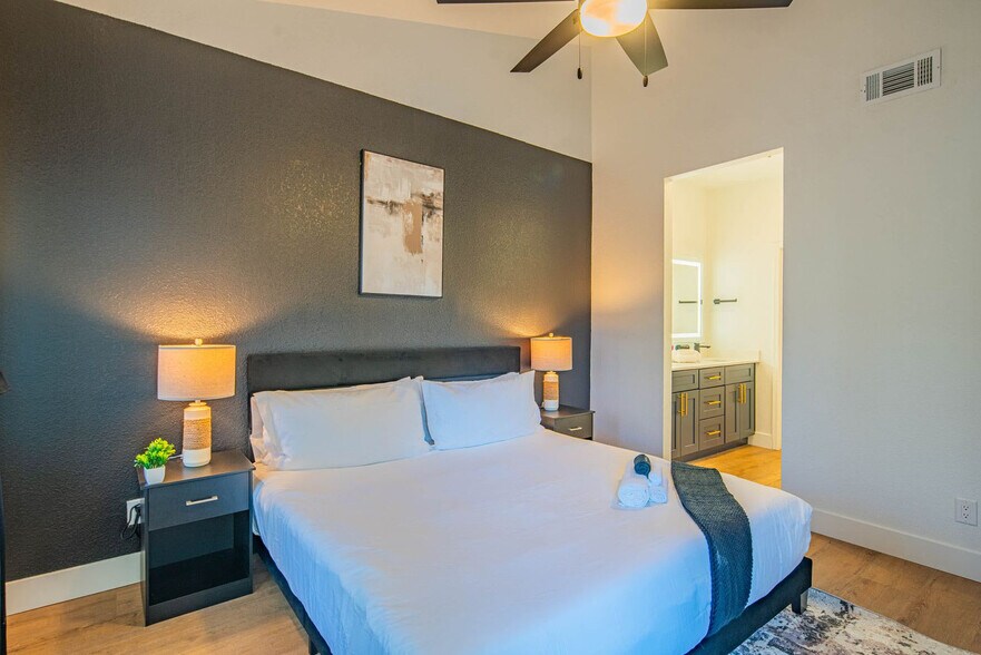 Building Photo - 7900 E Princess Dr