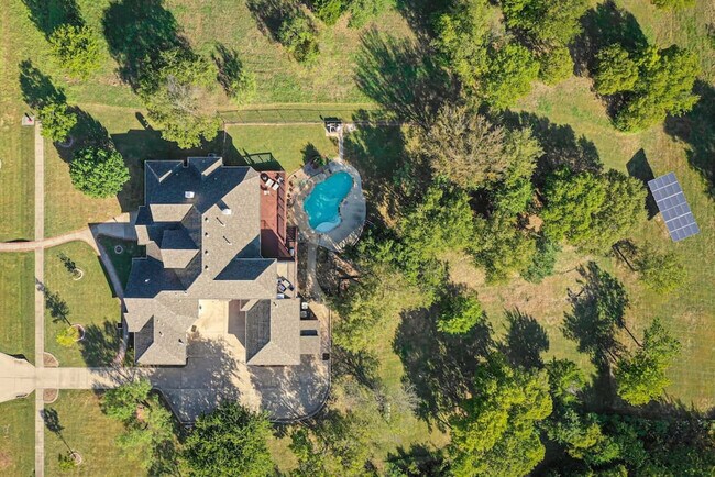 Building Photo - 811 Mallard Pointe Dr