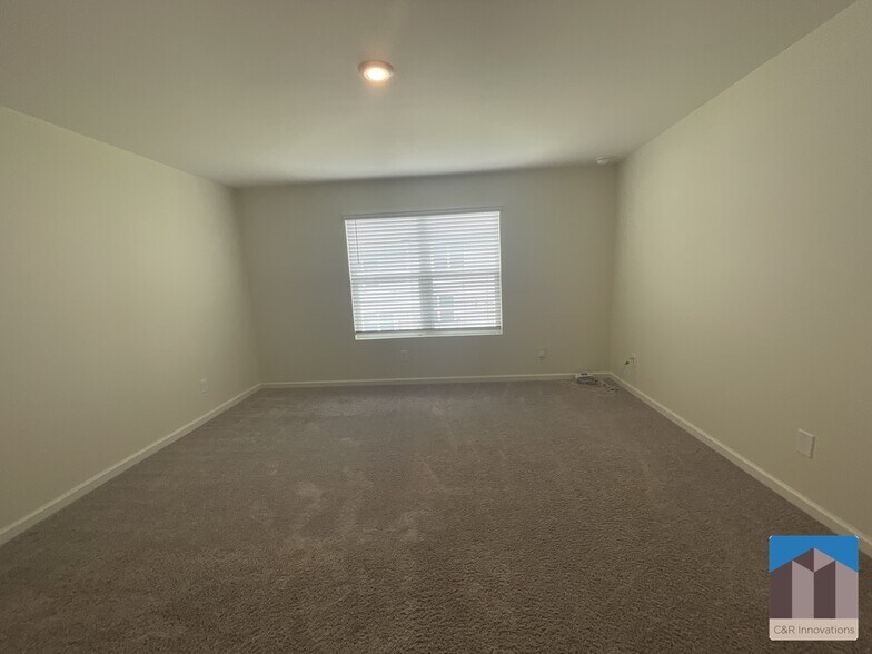 Building Photo - 3529 Condor Ct SW